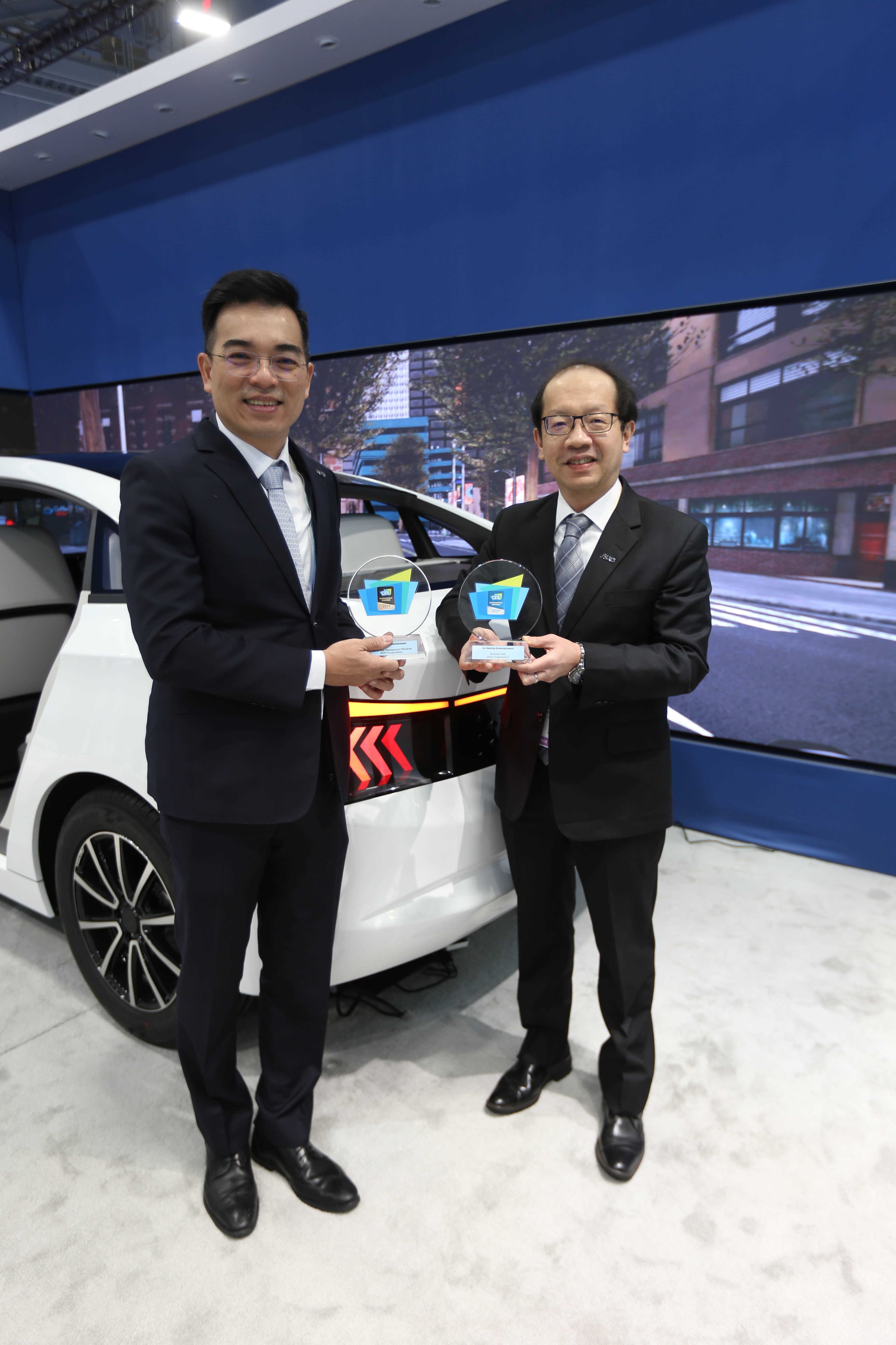 申博太陽(yáng)城以革命性突破的Micro LED車用顯示應(yīng)用，榮獲CES 2024最佳創(chuàng)新獎(jiǎng)、創(chuàng)新獎(jiǎng)殊榮。圖左為申博太陽(yáng)城光電執(zhí)行長(zhǎng)暨總經(jīng)理柯富仁、右為技術(shù)長(zhǎng)廖唯倫