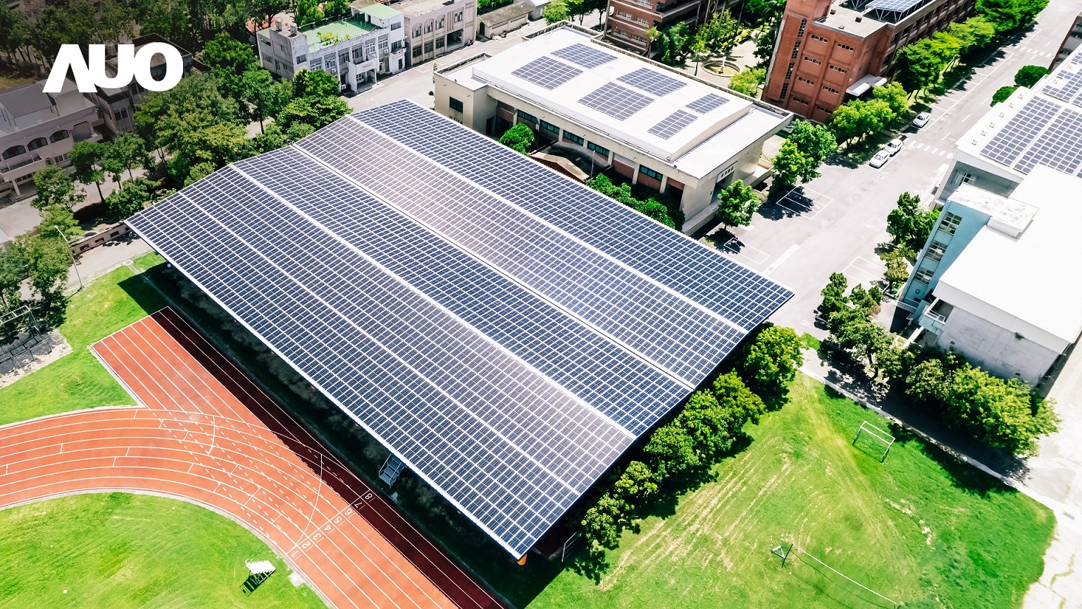 申博太陽城SunSteel光電整合型浪板具備快速安裝   、輕量化優(yōu)勢，可提升15%發(fā)電效能 ，通過國際IEC與臺灣VPC認(rèn)證安全、防漏、耐候標(biāo)準(zhǔn)
