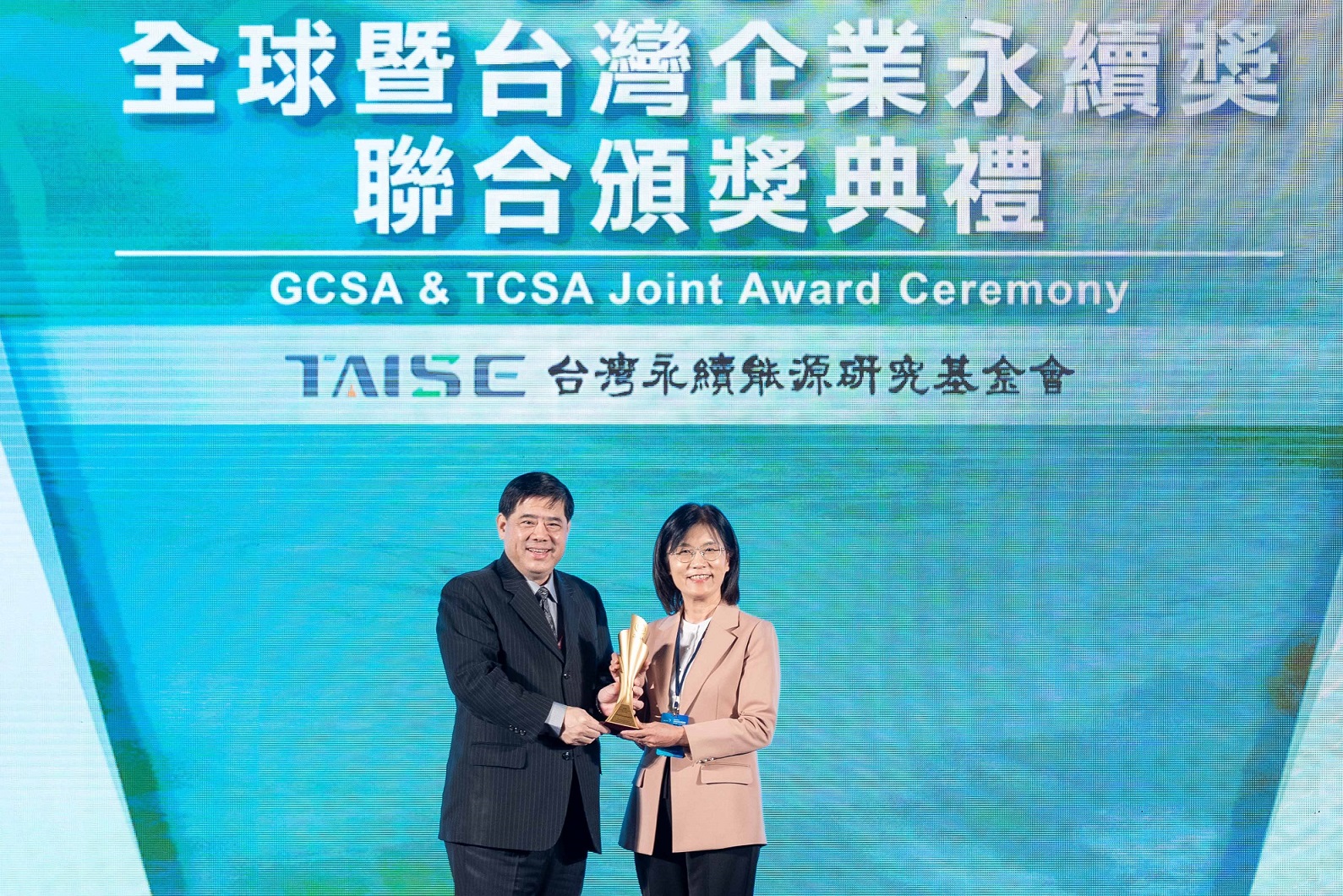 友達深耕永續(xù)經(jīng)營、致力落實ESG作為，榮獲臺灣企業(yè)永續(xù)獎及全球企業(yè)永續(xù)獎6項大獎